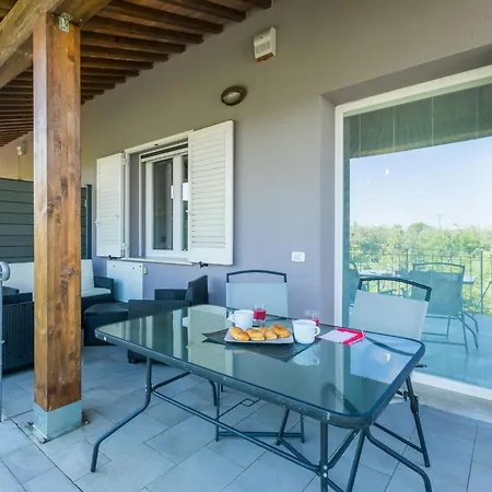 Dom wakacyjny Garden By Interhome *