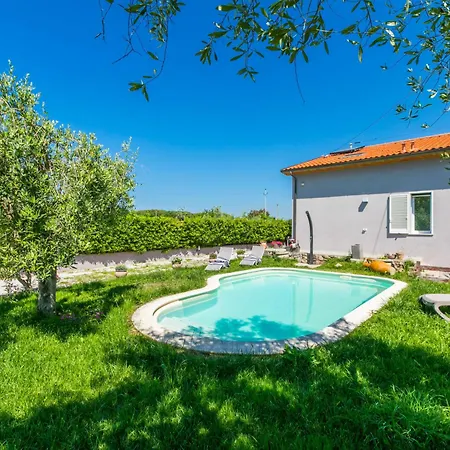 Garden By Interhome La Cinquantina